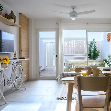 펜션 La Islena House - Near The Beach, Air-con, Fast Wifi And Sat Tv By Lanzarote