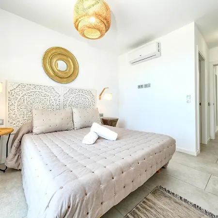 펜션 La Islena House - Near The Beach, Air-con, Fast Wifi And Sat Tv By Lanzarote